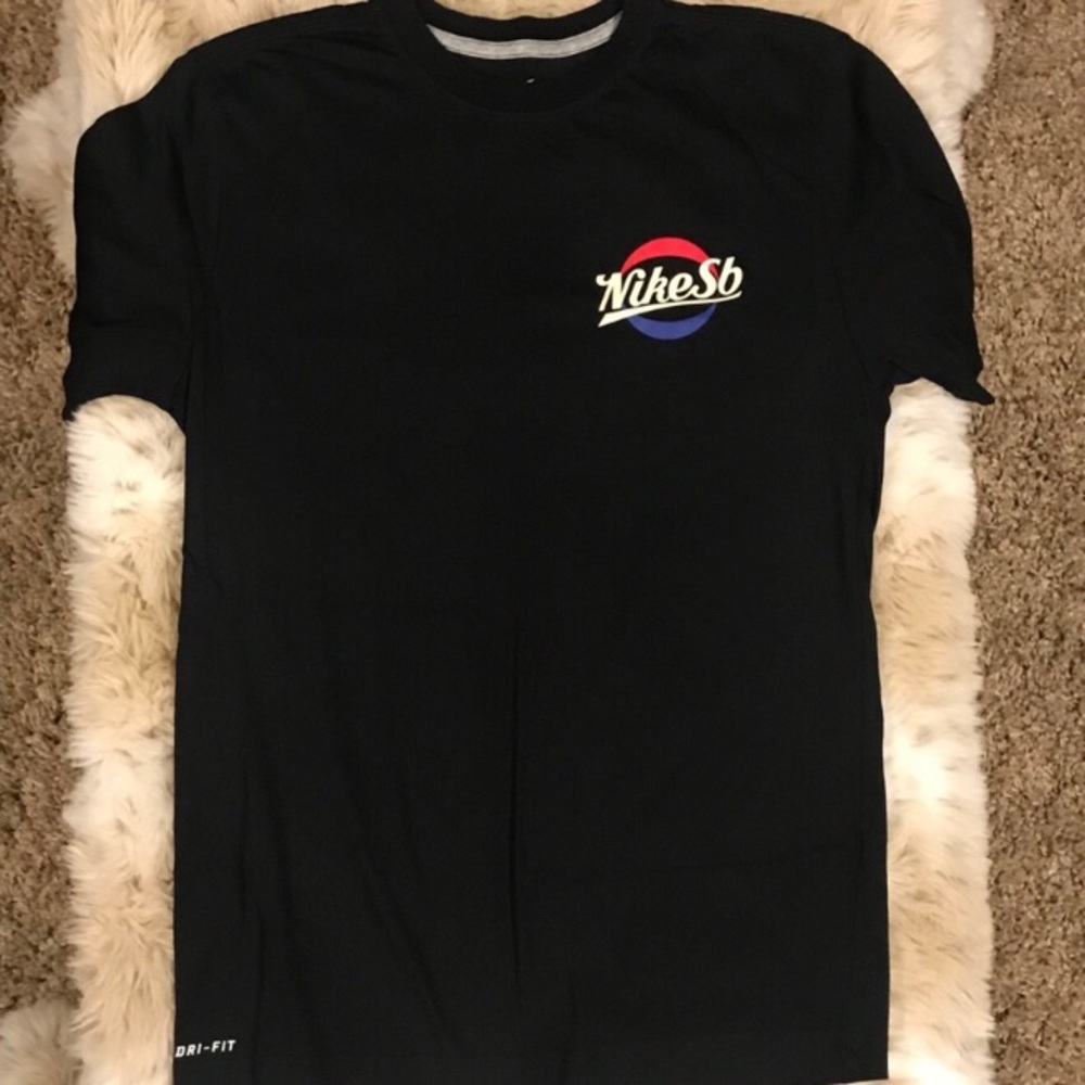 EUC Nike SB dri-fit t-shirt